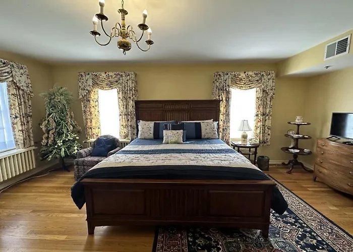 Montague Inn Bed & Breakfast Saginaw