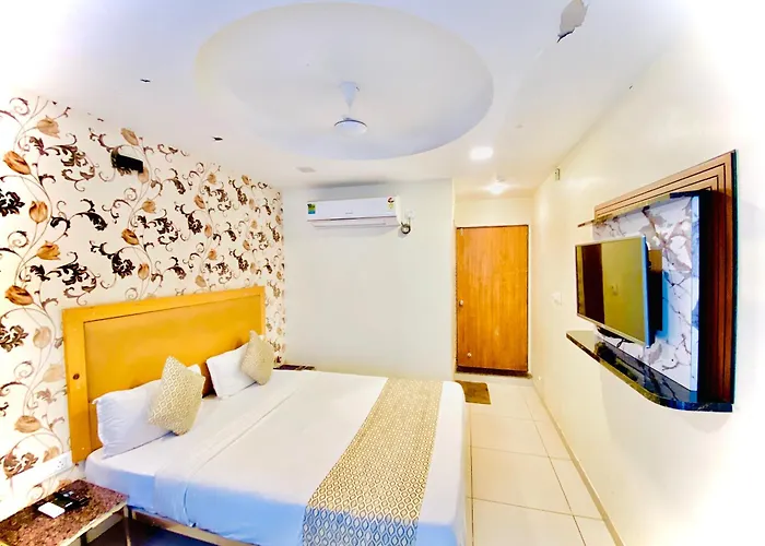 Hotel Alexa - Satellite Prahladnagar, Ahmedabad