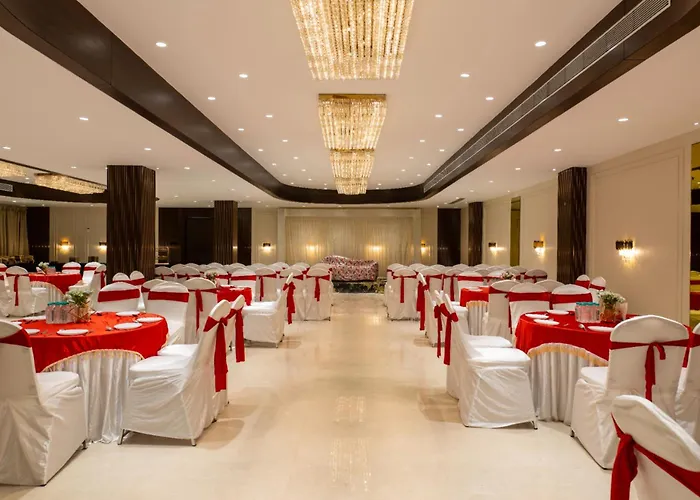 Hotel Kingsway Continental , Raipur