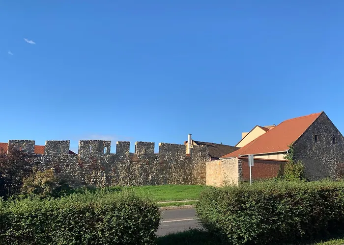 Várfal Wellness Panzió Pécs