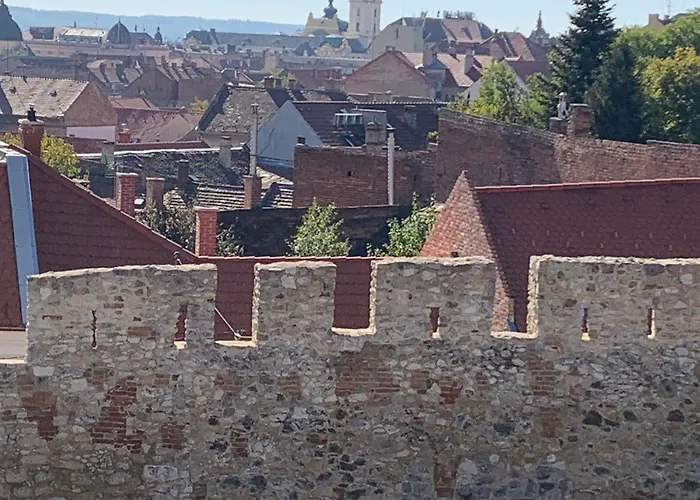 Várfal Wellness Panzió Pécs