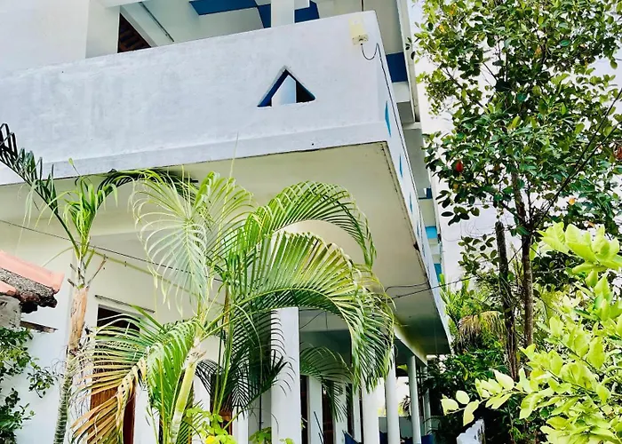 Paradise Bay Hotel & Surf Camp Arugam Bay