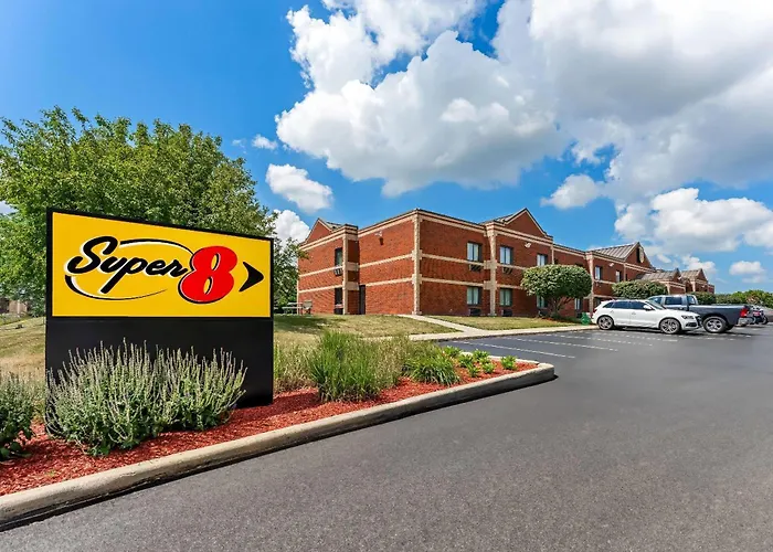 Super 8 By Wyndham Elgin Hotel