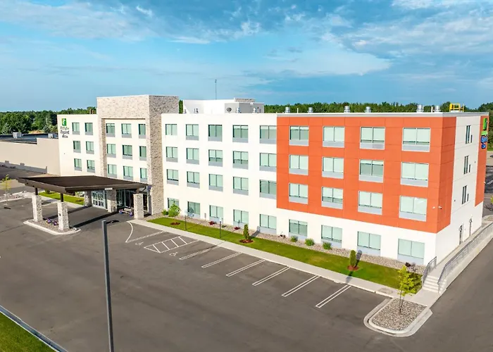 Holiday Inn Express & Suites Marinette