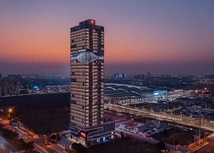 Radisson Red Guangzhou South Railway Station Hotel