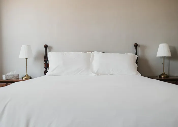 The Loyalist Inn & Suites Shelburne