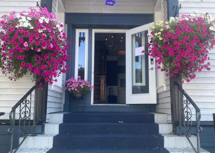 The Loyalist Inn & Suites Shelburne