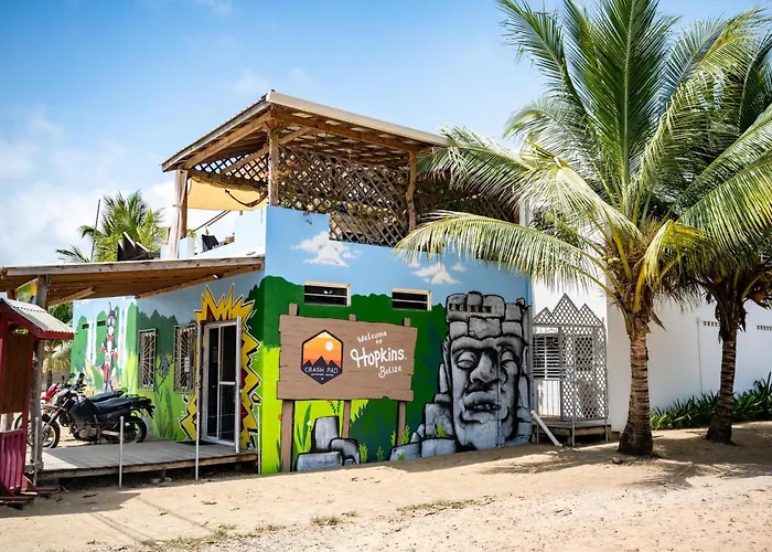 Crash Pad Adventure Hostel Hopkins