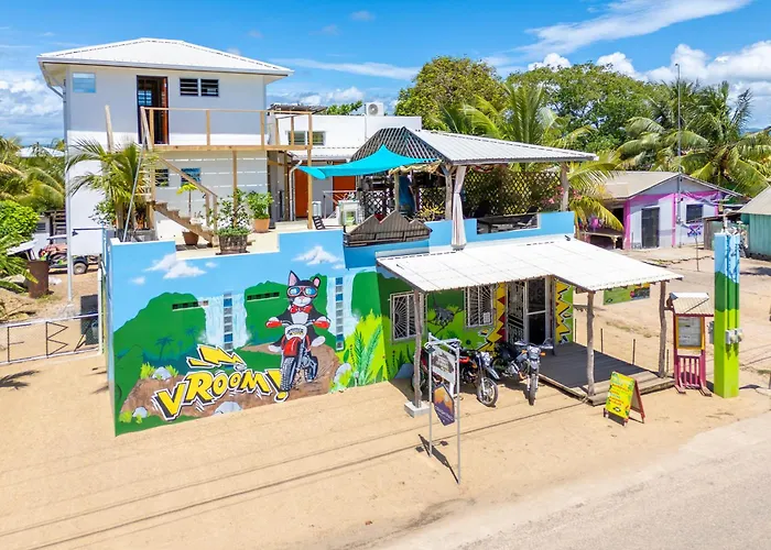 Crash Pad Adventure Hostel Hopkins