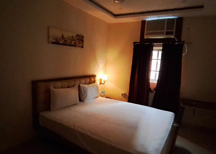 Hotel Ananya Inn Varanasi