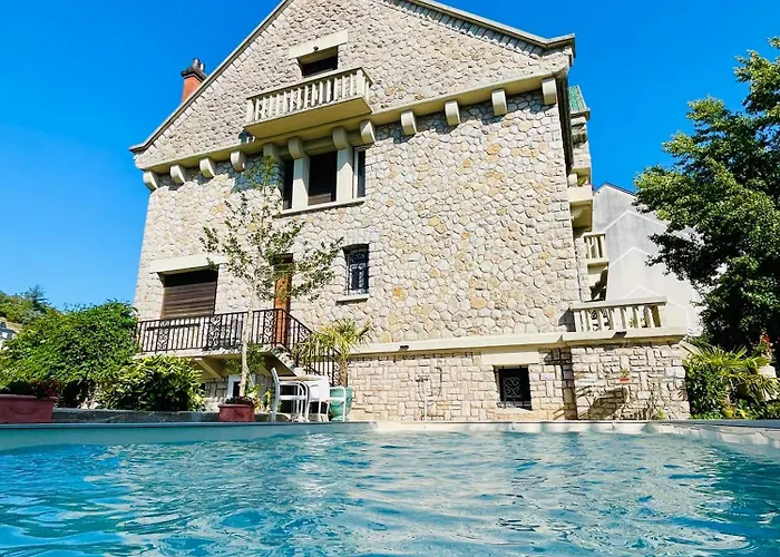 La Maison au toit vert Espalion