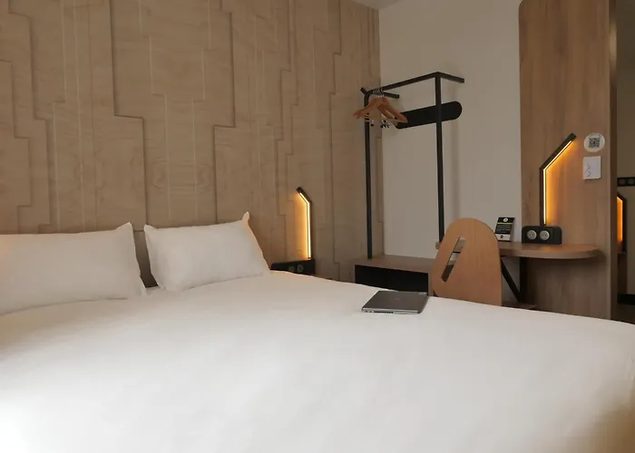 B&B HOTEL Carcassonne Rocadest La Cité