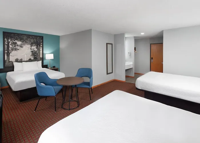 Super 8 By Wyndham Mchenry Fox Lake Area