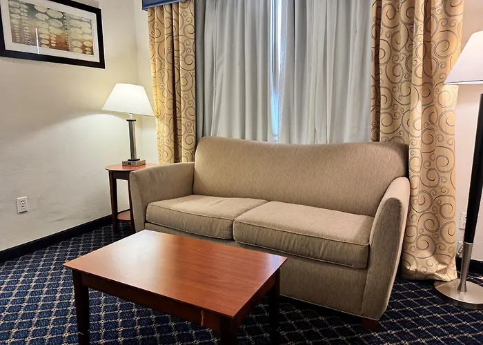 Baymont By Wyndham Mccomb Hotel