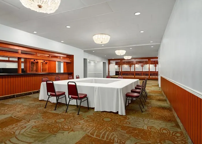 Baymont By Wyndham Salem Roanoke Area Hotel