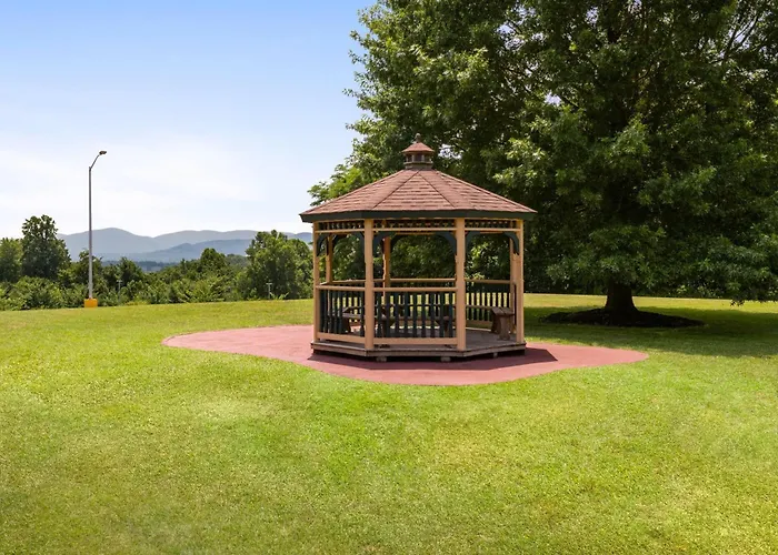 Baymont By Wyndham Salem Roanoke Area Hotel