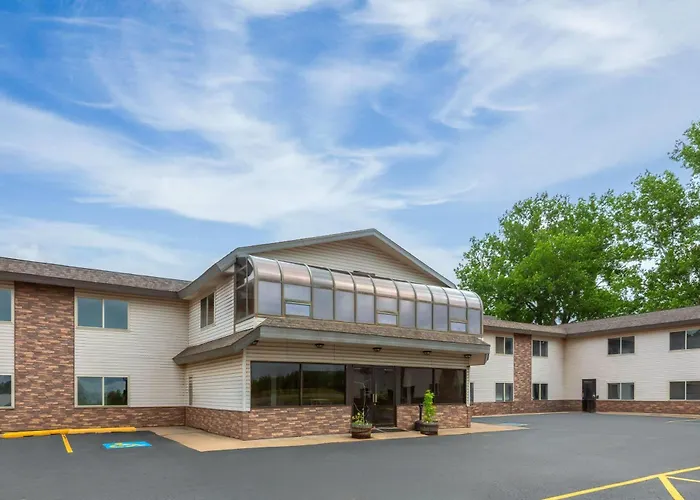 Baymont By Wyndham Iron Mountain Hotel