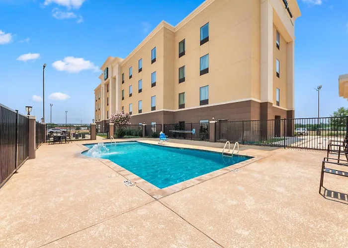 Quality Inn & Suites Pearsall