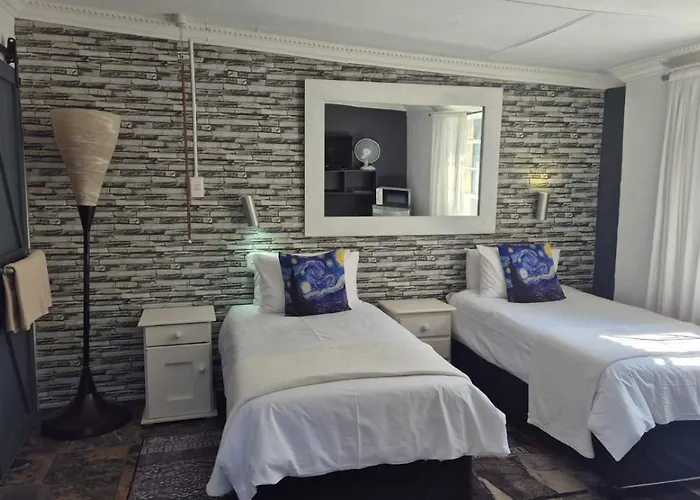 44 On Ennis Guest Lodge And Restaurant - Ermelo