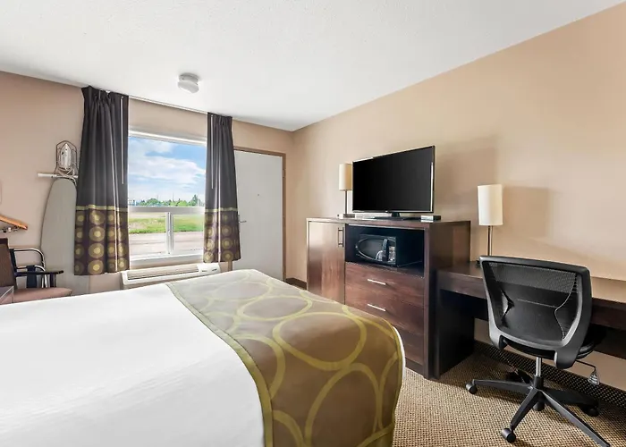 Super 8 By Wyndham Meadow Lake