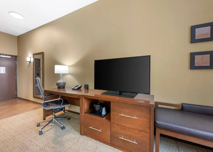 Comfort Suites West Omaha