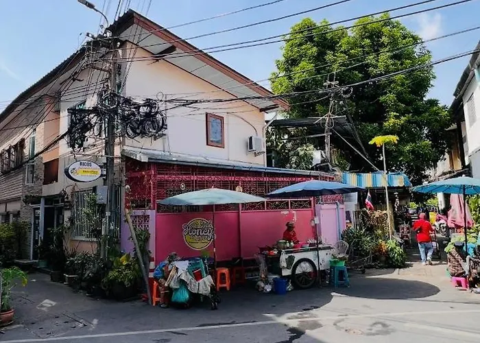 Ricos Honey Place Guesthouse Bangkok