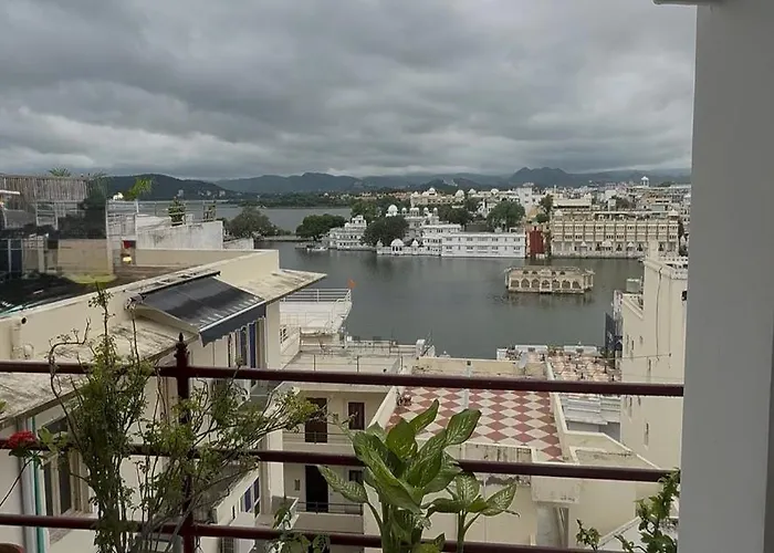 Peacock Guest House - Lake View Hotel In Udaipur