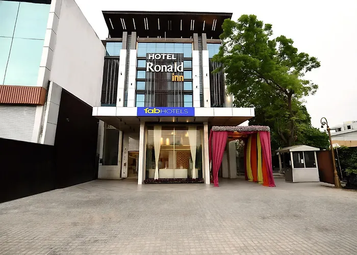 Fabhotel Ronald Inn Faridabad