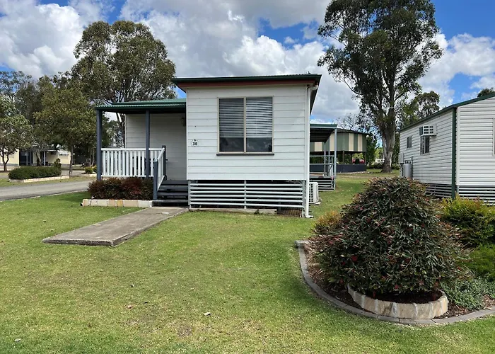 Crows Nest Tourist Park Hotel