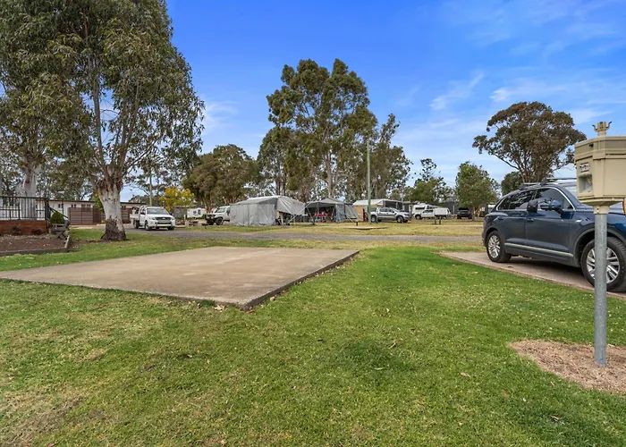 Crows Nest Tourist Park Hotel