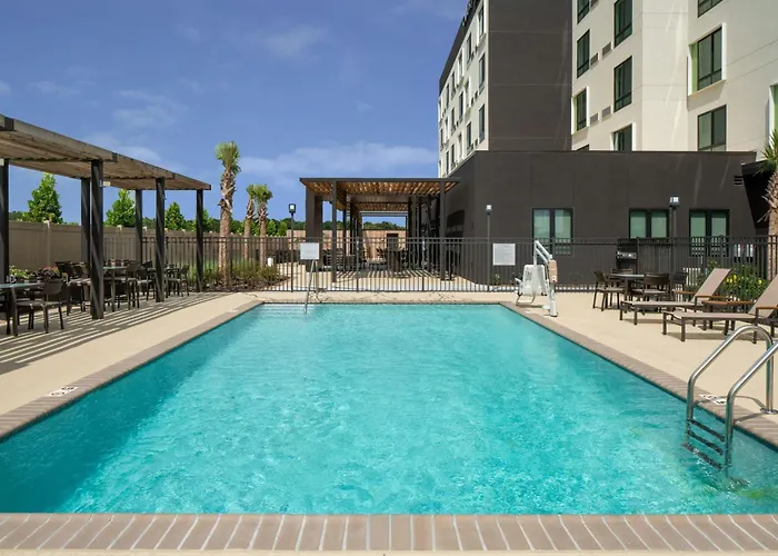 Courtyard By Marriott Lafayette South Hotel