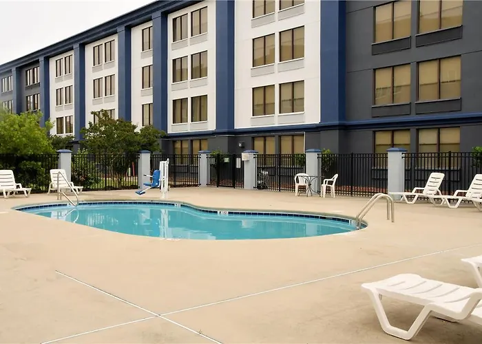 Clarion Pointe Jacksonville Near Camp Lejeune