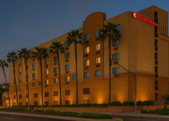 Ramada By Wyndham Hawthorne/Lax Hotel
