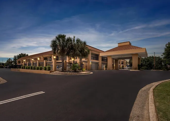 Quality Inn & Suites Near Robins Air Force Base Warner Robins