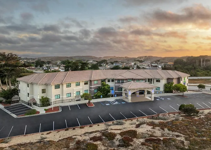Holiday Inn Express Hotel & Suites Marina By Ihg