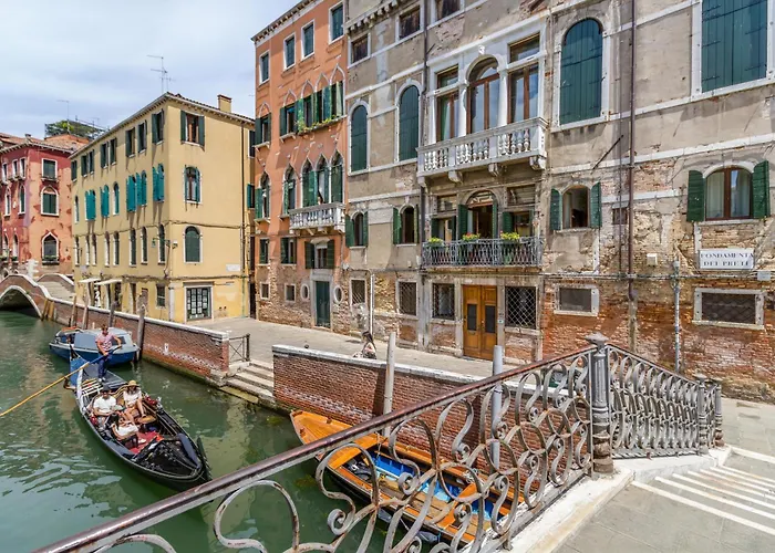 Palazzo San Firmino Residenza Storica All Suite Canal View Venice