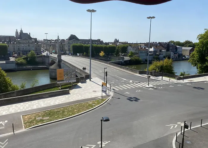 Hôtel de Flandre Centre-Ville, vue Oise Compiègne