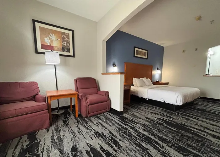 Baymont By Wyndham Marion Hotel