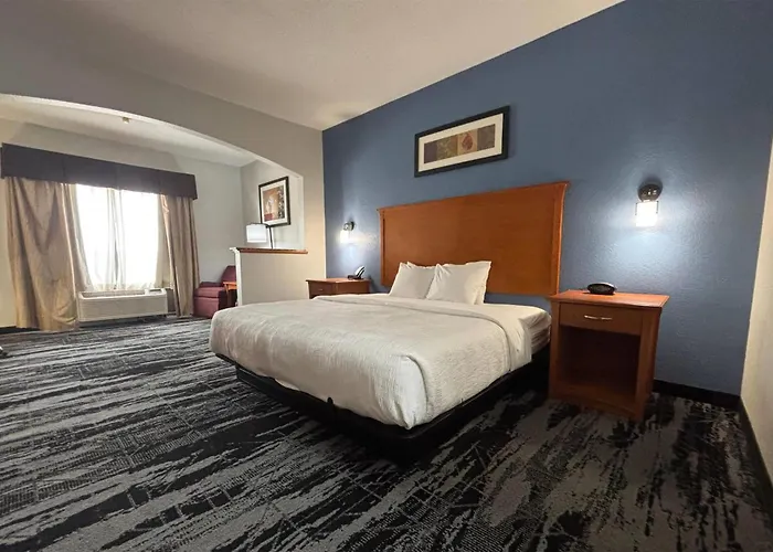 Baymont By Wyndham Marion Hotel