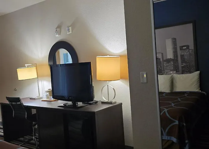 Super 8 By Wyndham Dilley Tx Motel