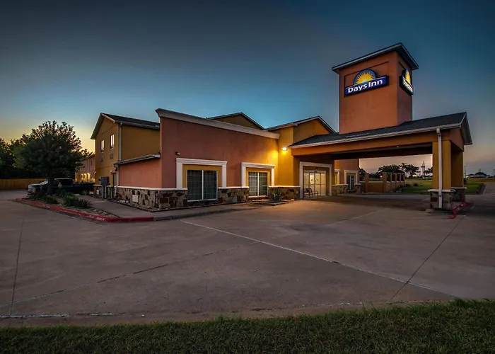 Days Inn By Wyndham Rockdale Texas