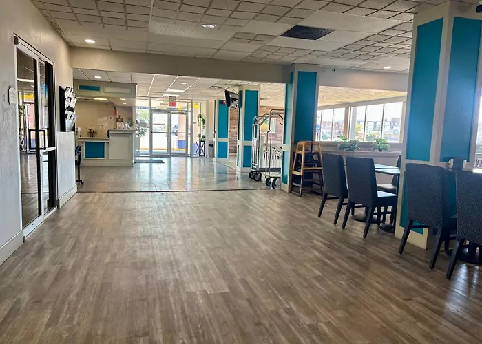 Baymont By Wyndham Keokuk Hotel