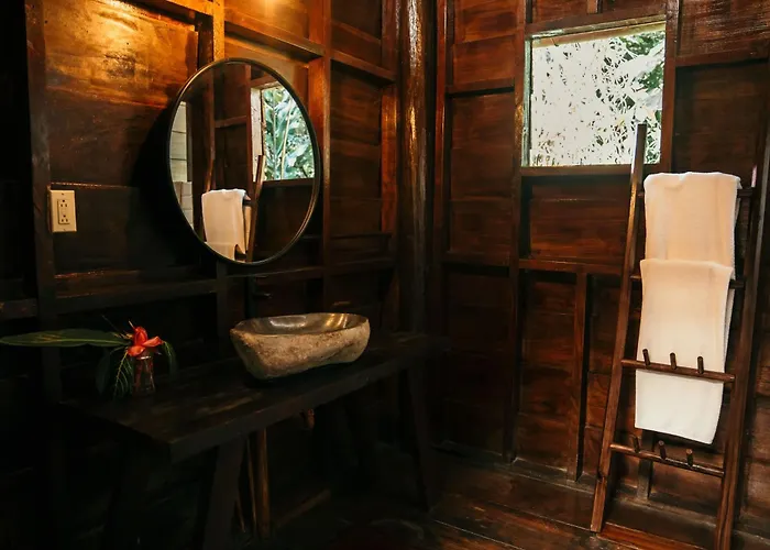 La Loma Jungle Lodge And Chocolate Farm Bocas Town