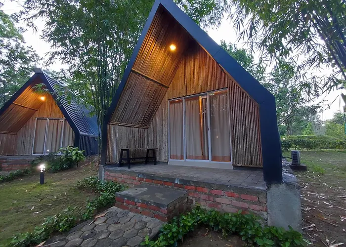 "D'Bamboo Kamp" Desa Wisata Ekang Lagoi