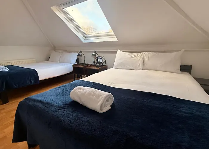 Central Located House For Big Groups Bristol