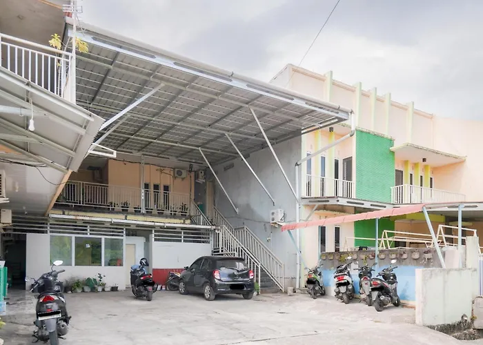 Urbanview Hotel Mine Residence Syariah Padang 