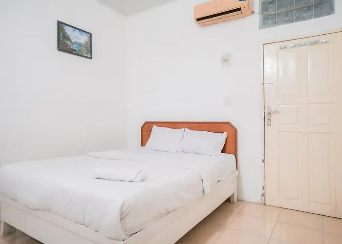 Urbanview Hotel Mine Residence Syariah Padang 