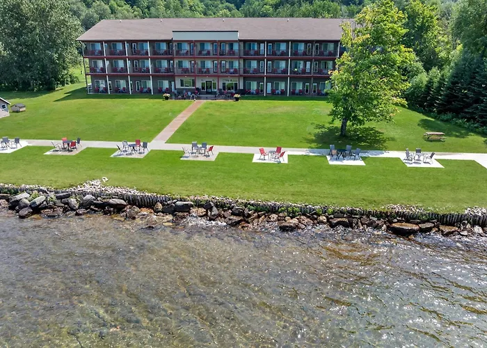 Comfort Inn & Suites Munising-Lakefront