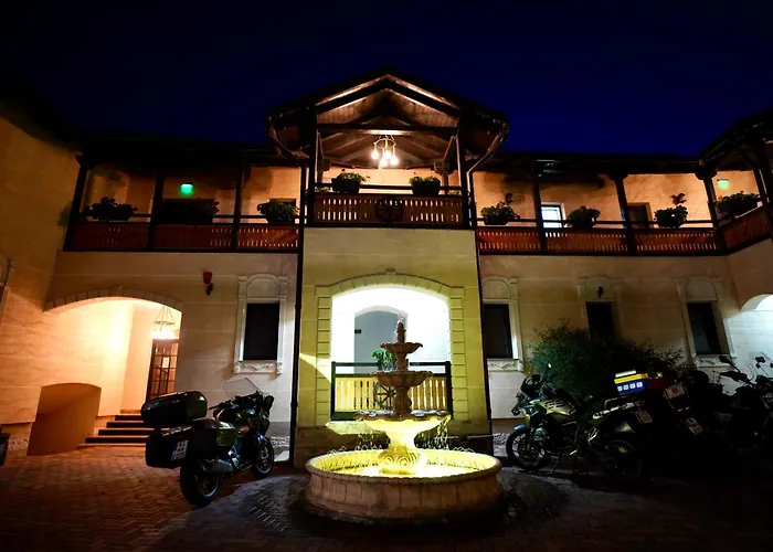 Curtea Veche Hotel Hunedoara