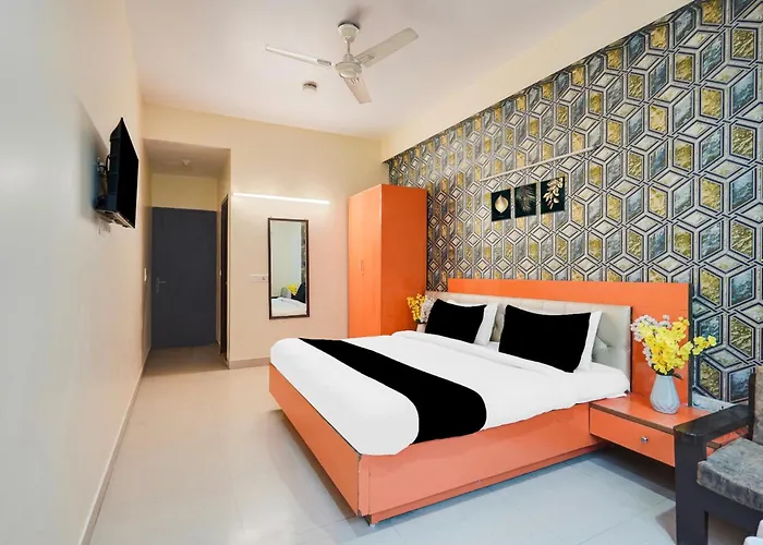 Super Townhouse Maithli Marg Sector 55 Formerly Red Roof Noida